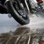 ¿Qué consejos seguir para evitar el aquaplaning en moto?