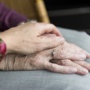 ¿Quién es el beneficiario en los seguros de vida en caso de fallecimiento?  ¿Quién es el beneficiario en los seguros de vida en caso de fallecimiento? beneficiario seguro de vida 1024x682 1 90x90